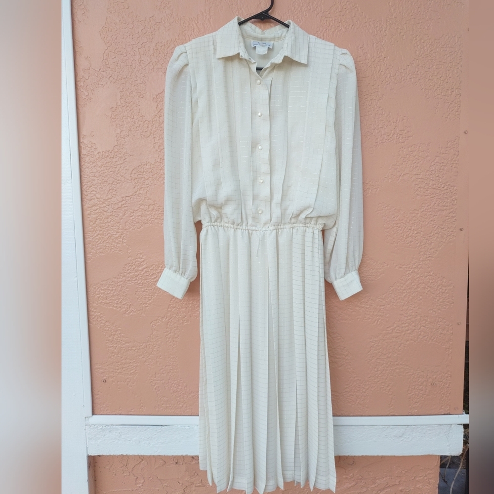 VTG Dim The Lites Creamy Color w Silver Lines Size Petites